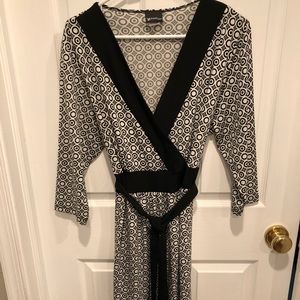 Venezia Black and White Tunic top Size M (14-16)